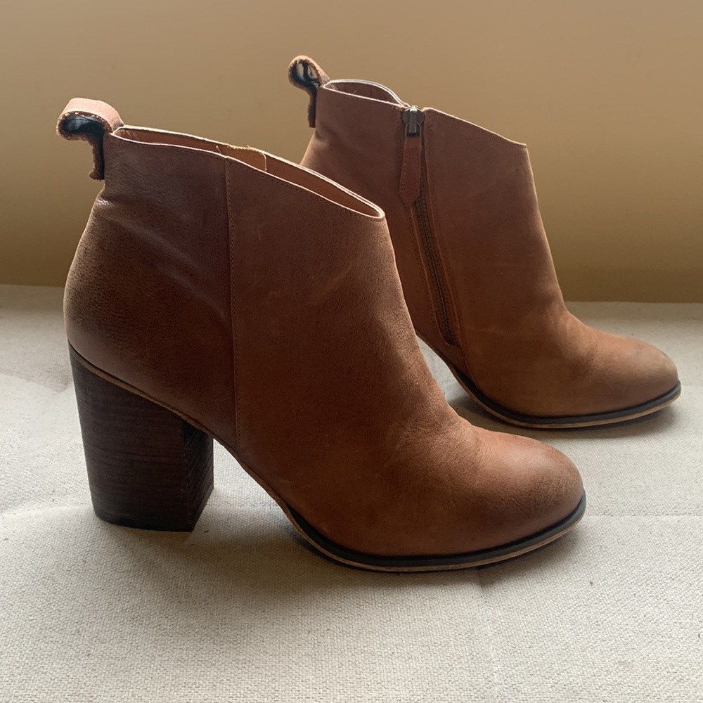 B.P. Women's Brown Block Heel Leather Bootie Size 9.5 - Picture 4 of 15